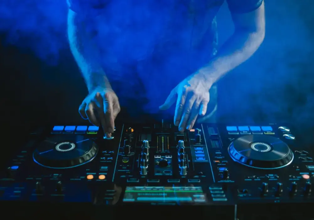 Ile naprawdę kosztuje sprzęt DJ? Porównanie cen i porady dla każdego budżetu