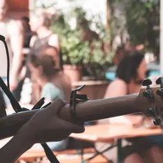 Jak nauczyć się łatwo grać swój pierwszy utwór na gitarze?