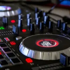 Jaka konsola dj na początek? poradnik dla początkujących bez błędów