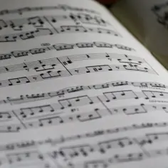 Tekst piosenki "Cyniczne Córy Zurychu" Artura Andrusa - pełna wersja