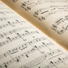 Stare nuty, być może hymn Hiszpanii tekst, rozłożone na dwóch stronach.