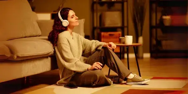 Ambient i muzyka meditacyjna - jakie składniki decydują o klimacie?