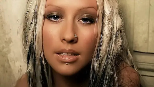 Christina Aguilera - znaczenie i tekst piosenki "Beautiful"